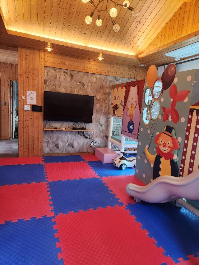 Villa avec 2 chambre(s) de  m² et 2 salle(s) de bains privée(s) à Seorak-myeon, Villa & maison – Gapyeong-gun (photo 3)