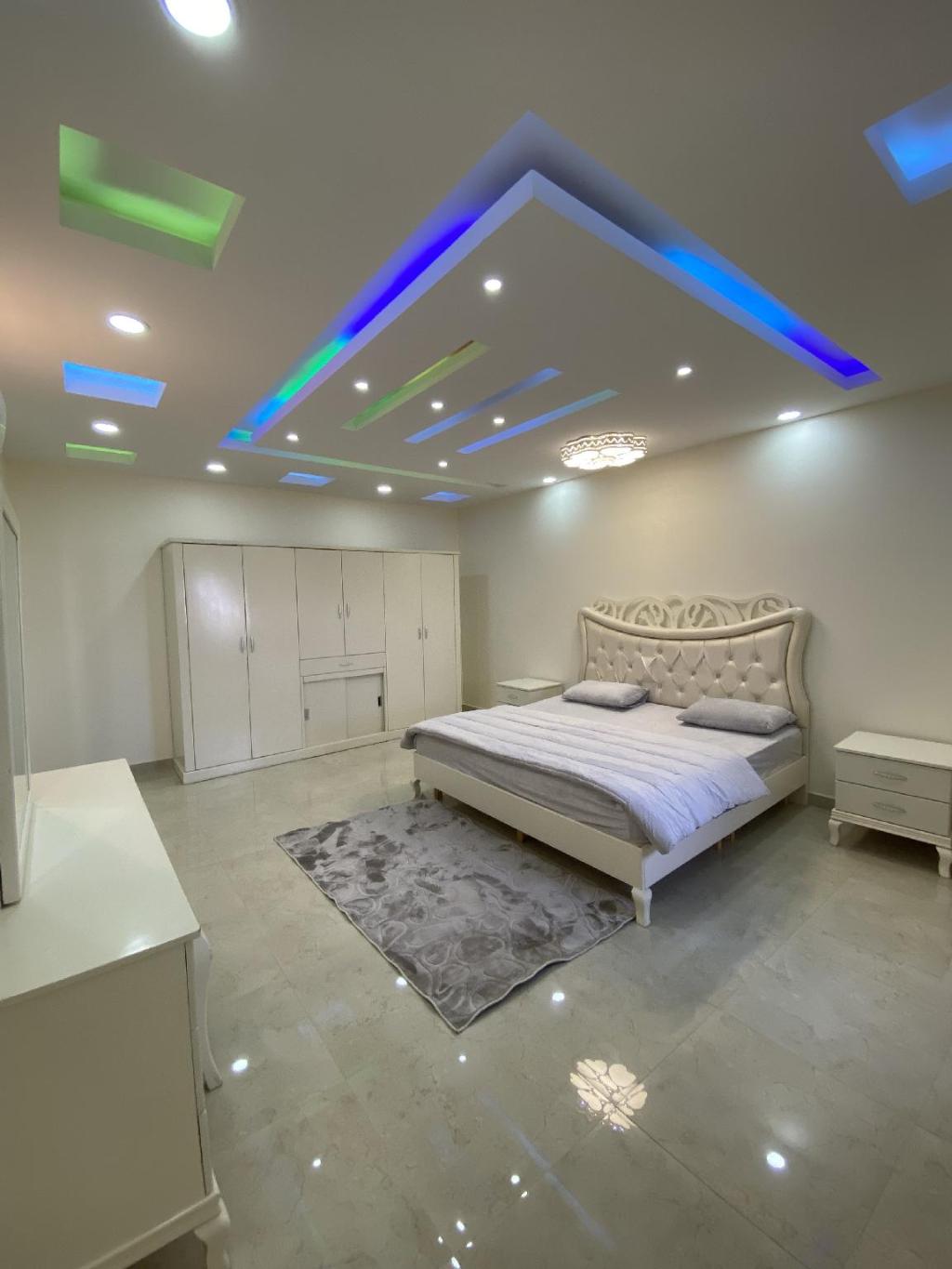 شقة عائلية مكونة من (3)غرف نوم وصالة ومطبخ, Appartement – Hajlah (foto 1)