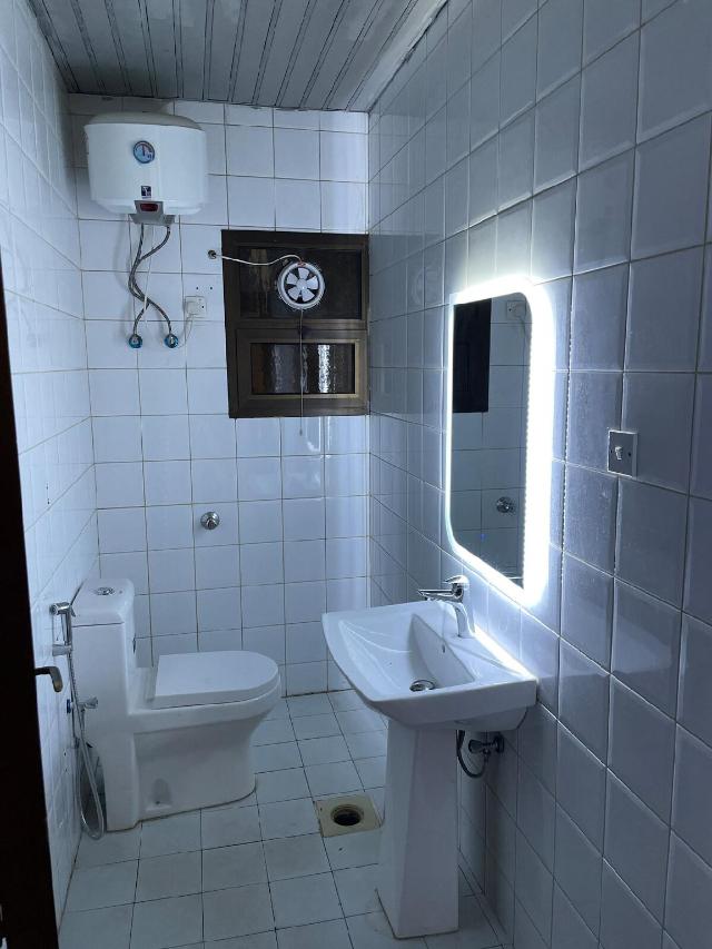 Apartamento de 250 m² en Al Wuroud, con 1 habitación(es) y 2 baño(s) privado(s), Apartamento – Riyadh (foto 2)