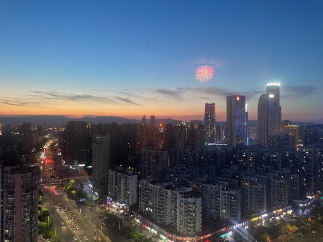 A+级别绝景房（绿地双子塔景+赣江江景+城市天际线景绝景房）, Apartment/Flat – Nanchang (photo 2)
