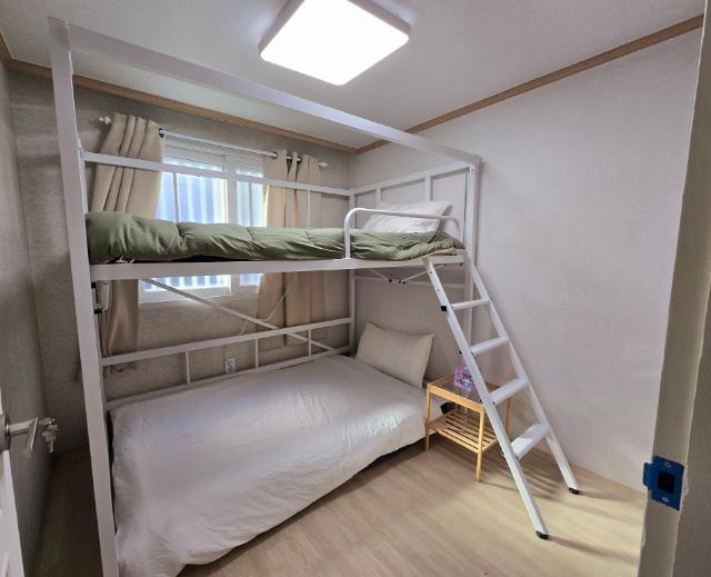 AAA 홍대, 연남 슈퍼싱글 베드4개 신규오픈 할인중, Apartment/Flat – Seoul (photo 2)