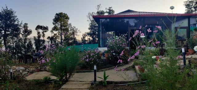 Anandi resort – Hotel, Chaukori