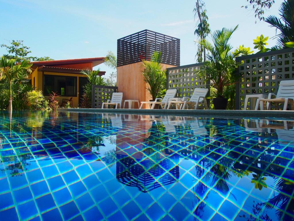AT Bangsak Resort, Moradia e casa – Khao Lak (foto 1)