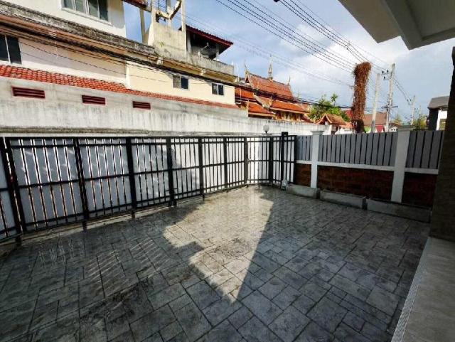 Maison avec 4 chambre(s) de 175 m² et 5 salle(s) de bains privée(s) à Vieille ville, Villa & maison – Chiang Mai (photo 3)