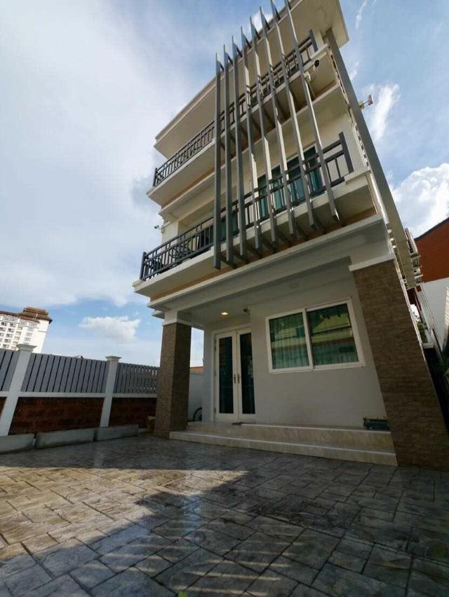 Maison avec 4 chambre(s) de 175 m² et 5 salle(s) de bains privée(s) à Vieille ville, Villa & maison – Chiang Mai (photo 5)