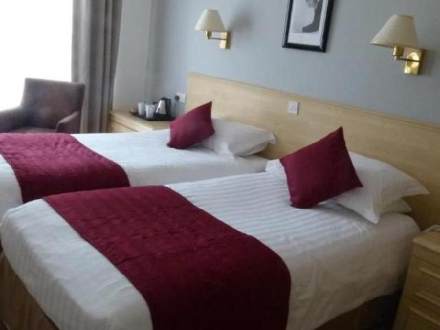 Beachcombers Hotel – Hotel, Grouville