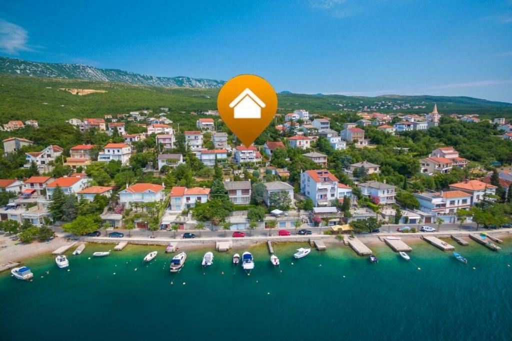 Appartamento di 27 m² con 1 camera(e) e 1 bagno(i) privato(i) in zona Jadranovo, Appartamento – Jadranovo (foto 1)