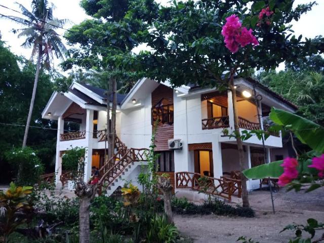 Bruce Beach Resort – Hostel, Siquijor Island