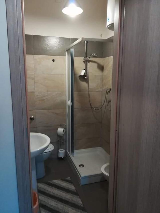 Camera Marrone \ Camera 3, Entire House – Naples (photo 3)