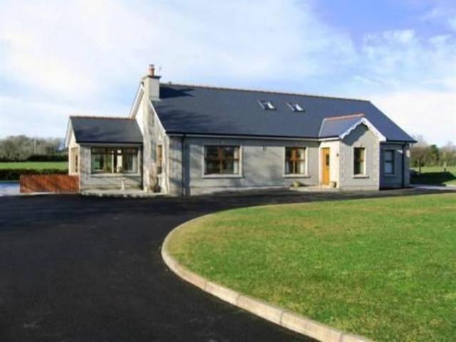 Carnately Lodge – Guesthouse/bed and breakfast, Ballycastle