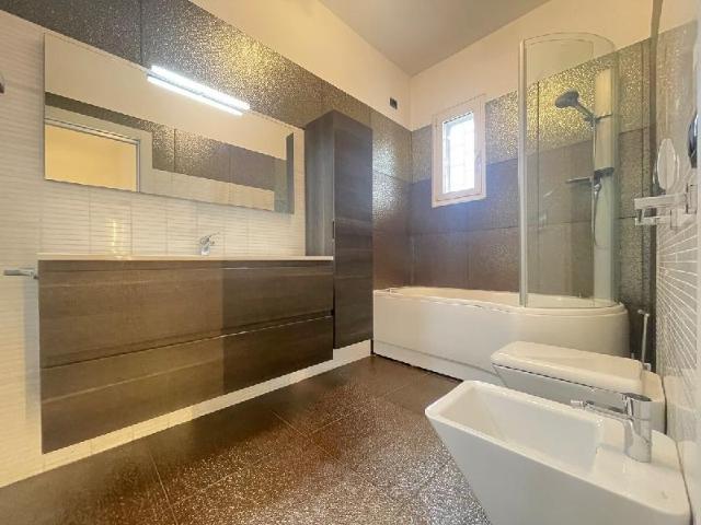 CconfortHotels SkyLine, Entire House – Bari (photo 5)
