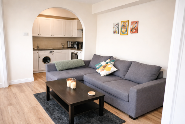 Central, Apartment/Flat – Swindon (photo 2)