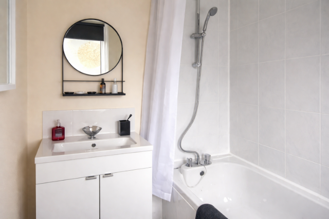 Central, Apartment/Flat – Swindon (photo 4)