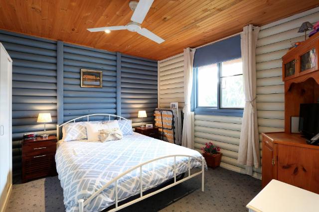 Chloes Cabin Accommodation – Entire House, White Beach