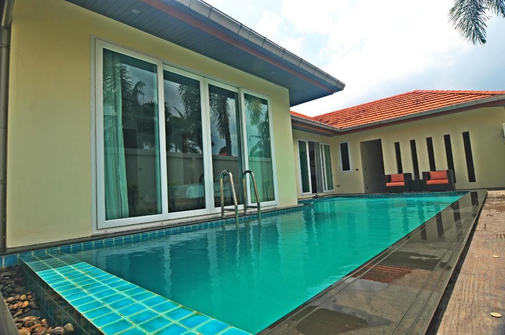 Villa de 400 m² en Embalse Mabprachan, con 4 habitación(es) y 4 baño(s) privado(s), Villa y casa – Pattaya (foto 1)