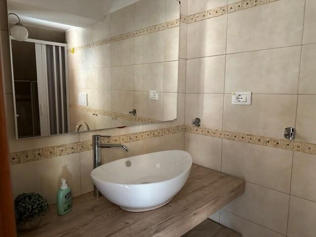 Casa di 50 m² con 1 camera(e) e 1 bagno(i) privato(i) in zona Ladispoli, Villa e casa – Ladispoli (foto 3)
