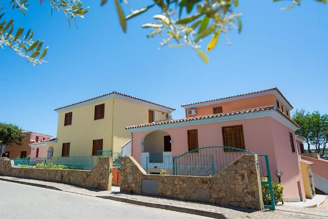 Comfy studio with shared pool, Apartment/Flat – Cala Liberotto (photo 2)