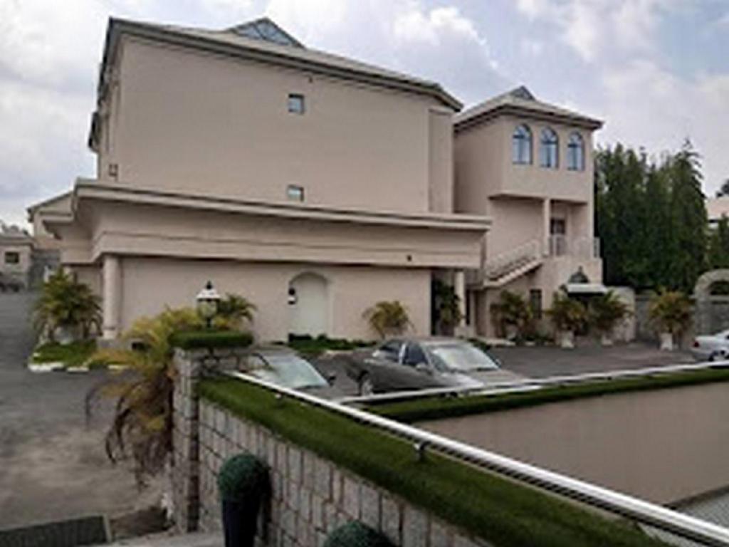 Commodore Suites, Hotel – Abuja (photo 1)
