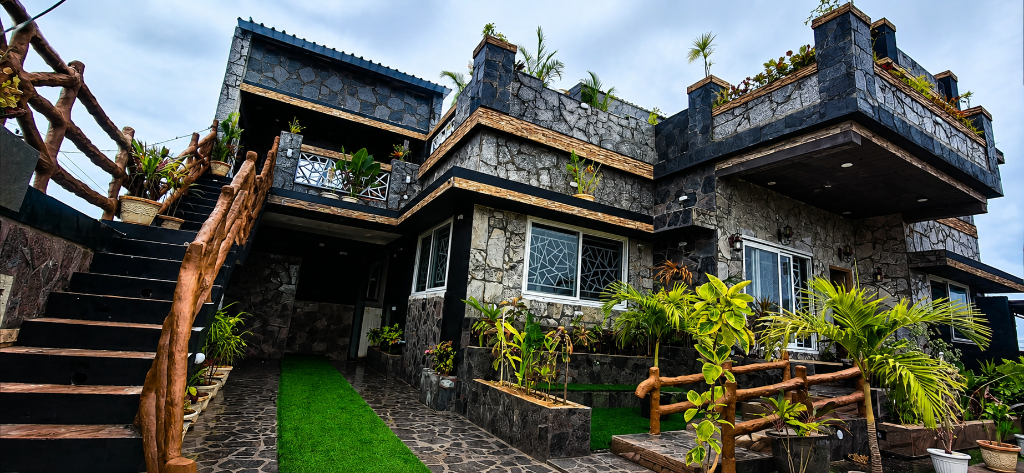 Villa avec 3 chambre(s) de 210 m² et 4 salle(s) de bains privée(s) à Arambakkam, Villa & maison – Arambakkam (photo 1)