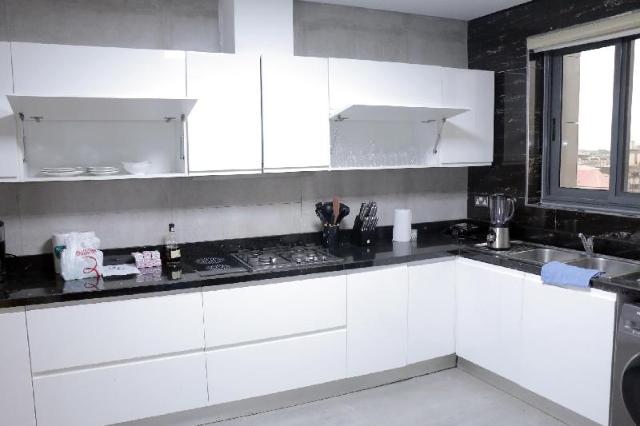 Appartamento di 1789 m² con 3 camera(e) e 4 bagno(i) privato(i) in zona Lekki Phase I, Appartamento – Lekki (foto 3)