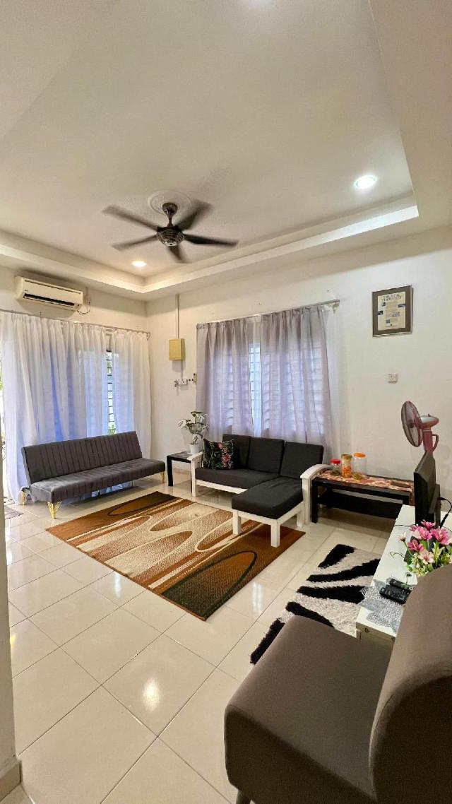 Casa di  m² con 1 camera(e) e 2 bagno(i) privato(i) in zona Kota Kemuning, Villa e casa – Klang (foto 4)