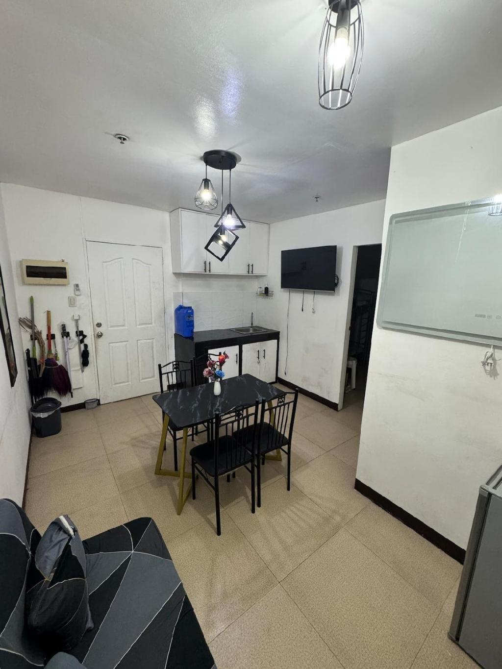 Dagos, Entire House – Manila (photo 1)