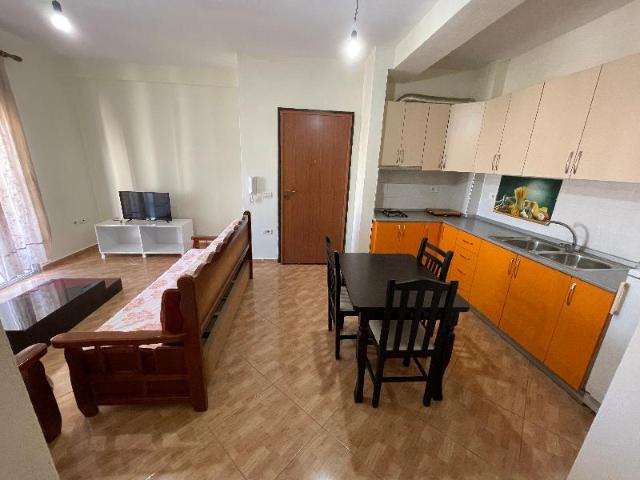 Appartamento di 65 m² con 1 camera(e) e 1 bagno(i) privato(i) in zona Vlora Centro, Appartamento – Valona (foto 2)