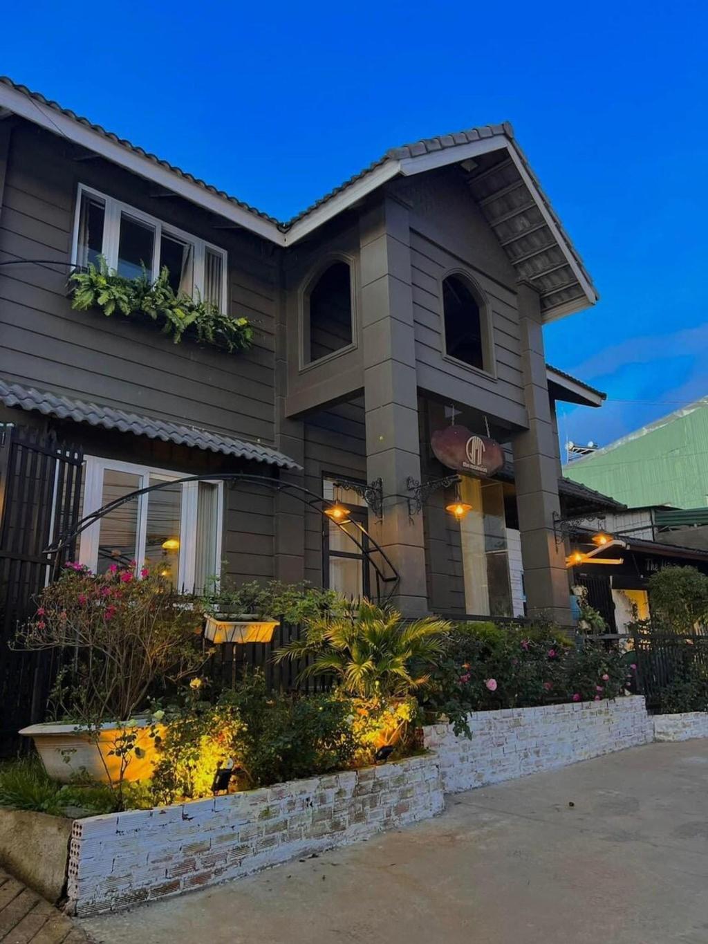 Villa avec 6 chambre(s) de 150 m² et 6 salle(s) de bains privée(s) à Lac de Tuyen Lam, Villa & maison – Dalat (photo 1)