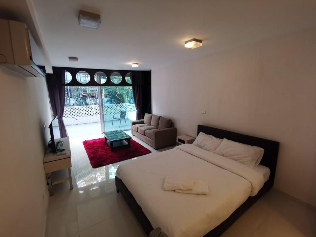 Studio de 50 m² en Appartement avec 1 salle(s) de bains privée(s) à Colline Phra Tamnak, Appartement – Pattaya (photo 1)
