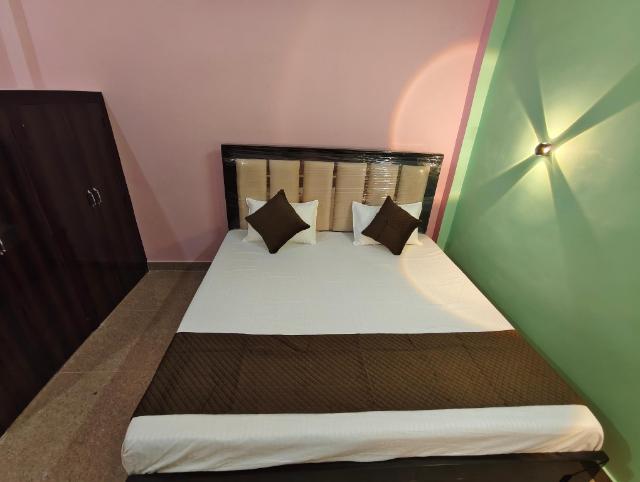 (2200 m²), 4 Schlafzimmer und 4 eigene Badezimmer in Ayodhya, Pension & B&B – Ayodhya (Foto 4)