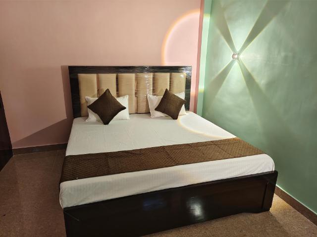 (2200 m²), 4 Schlafzimmer und 4 eigene Badezimmer in Ayodhya, Pension & B&B – Ayodhya (Foto 5)
