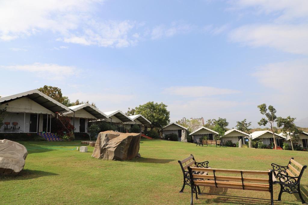 Devs Camp, Resort – Bhat (Foto 1)