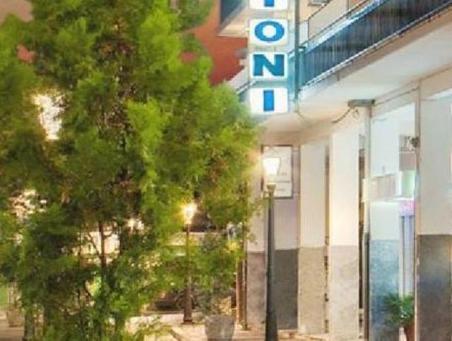 Dioni Hotel – Hôtel, Janina