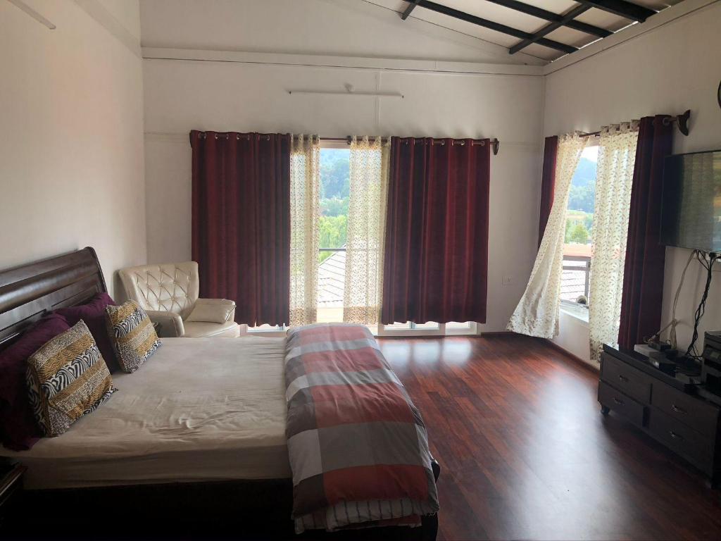Bungalow (100 m²), 1 Schlafzimmer und 1 eigene Badezimmer in Doddabetta, Villa & Haus – Ooty (Foto 1)