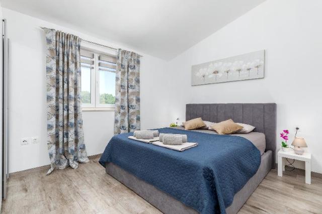 Apartment (100 m²), 3 Schlafzimmer und 1 eigene Badezimmer in Loborika Zentrum, Apartment – Loborika (Foto 4)