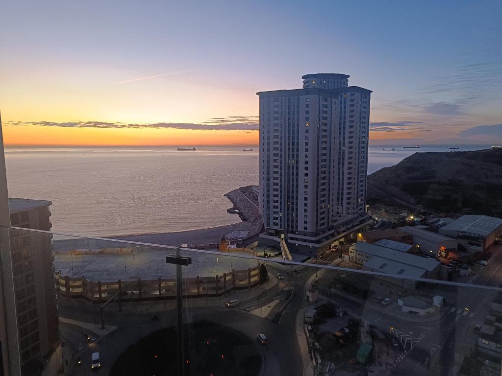 E1 High Floor Spacious Studios, Appartement – Gibraltar (foto 1)
