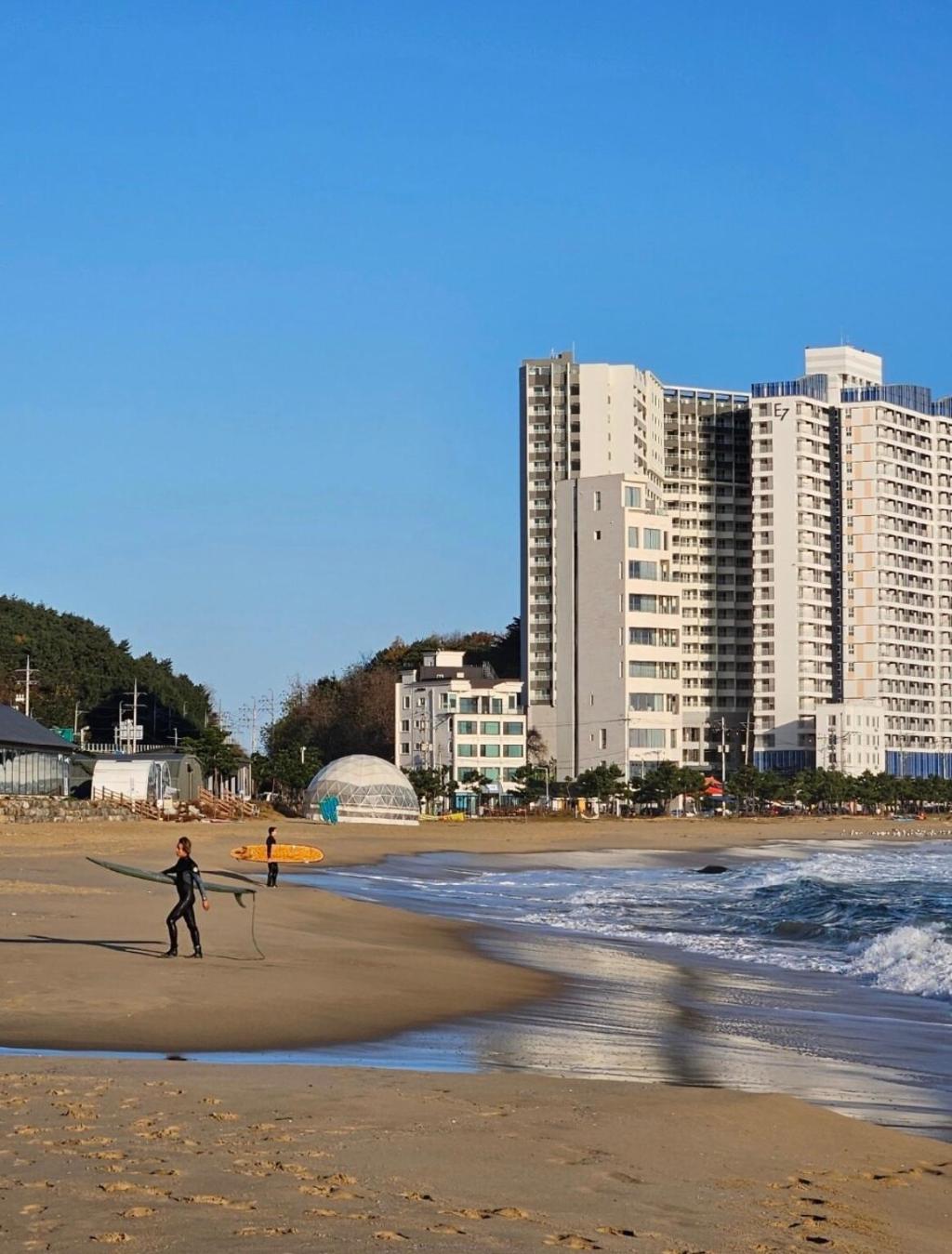 양양 E7 호텔, Hotel – Yangyang (photo 1)