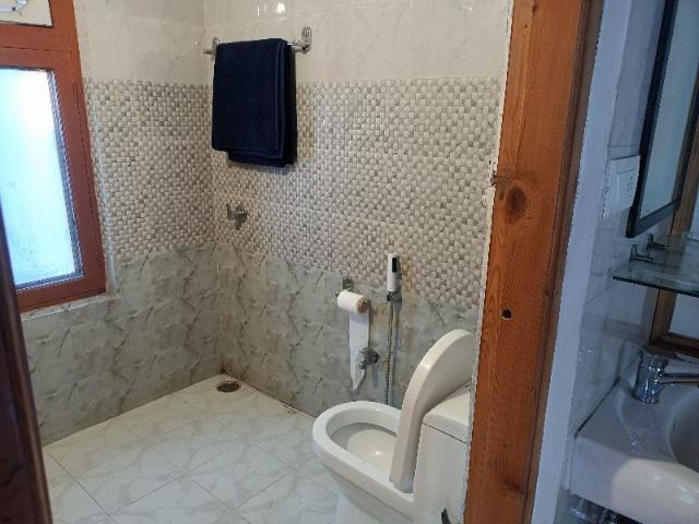 Casa di 2500 m² con 2 camera(e) e 2 bagno(i) privato(i) in zona Naggar, Villa e casa – Manali (foto 2)