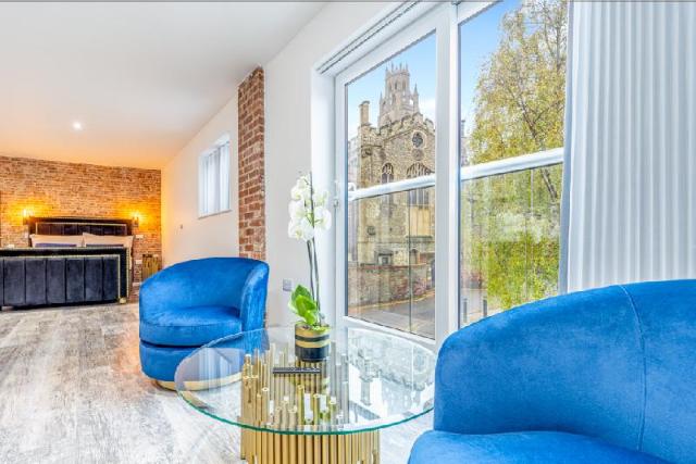 Escape Town – Apartment/Flat, Boston