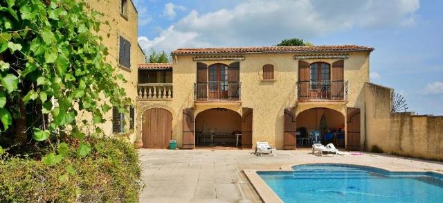 Exceptional setting, ground floor studio with pool – Entire House, Orange
