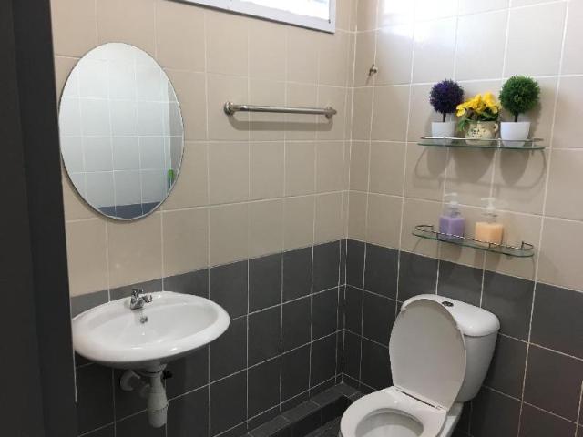 Haus (2000 m²), 3 Schlafzimmer und 3 eigene Badezimmer in Samarahan, Villa & Haus – Kuching (Foto 2)