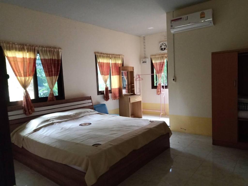 Bungalow avec 4 chambre(s) de 112 m² et 4 salle(s) de bains privée(s) à Khonsan, Villa & maison – Chaiyaphum (photo 1)