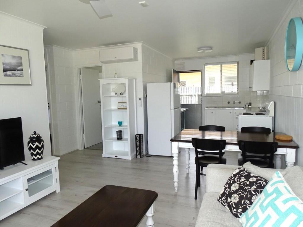 Hamptons, Entire House – Port Vincent (photo 1)