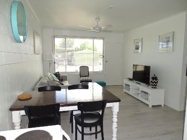 Hamptons, Entire House – Port Vincent (photo 3)