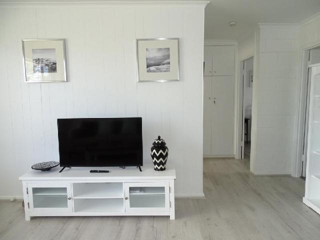 Hamptons, Entire House – Port Vincent (photo 4)