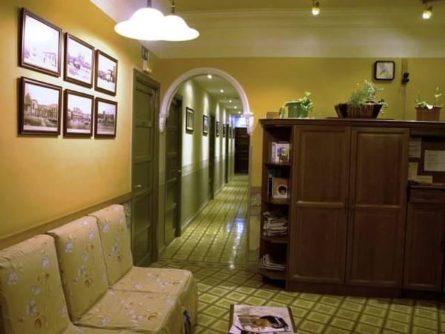 Hostal Orejas – Guesthouse/bed and breakfast, Leon