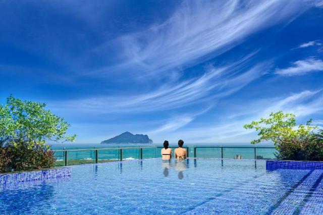 Hot Spring宜蘭頭城<溫泉夜景雙人房-現代經典設計> 有陽台景觀, 頂樓付費無邊際泳池, Apartment/Flat – Yilan (photo 2)