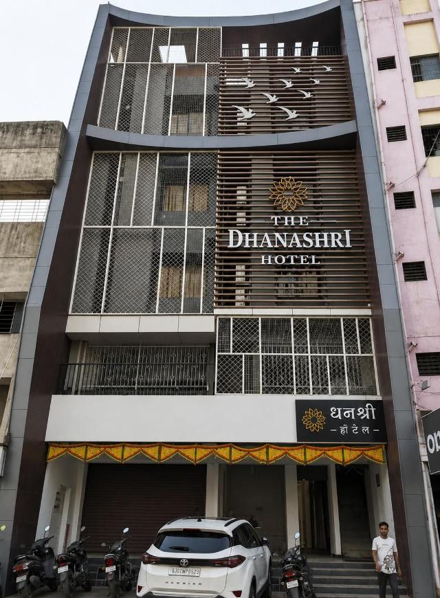Hotel Dhanashri – Hotel, Solapur