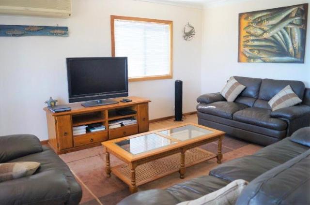 Hurtles, Entire House – Port Broughton (photo 3)