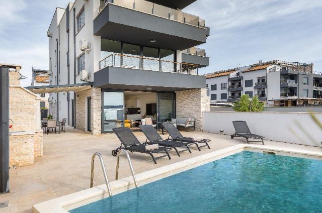 Apartamento de 130 m2 com 3 quarto(s) e 2 casa(s) de banho(s), na área Medulin, Apartamento – Liznjan (foto 4)